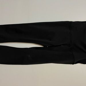 Size 6 lululemon align crops EUC